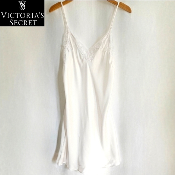 Victoria's Secret Other - Victoria’s Secret White Floral Lace Slip Dress